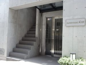 エントランスと外階段
