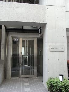 正面エントランス